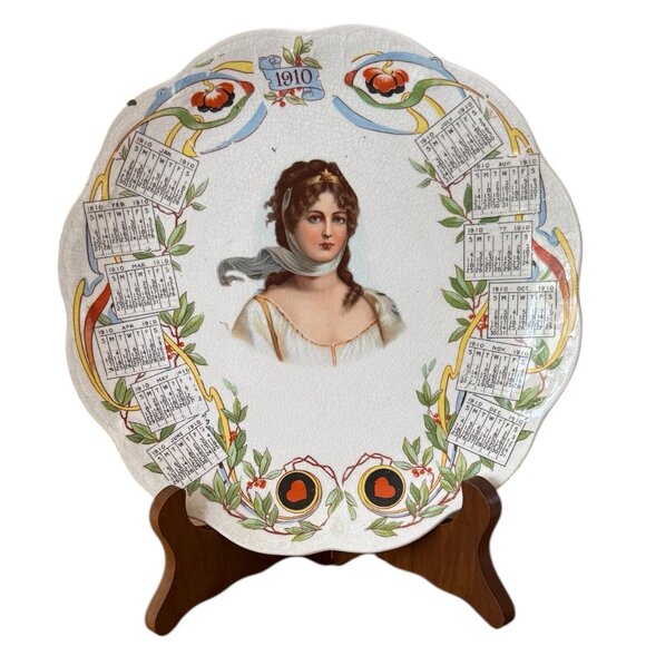 1910 Promotional Calander Plate with Wood stand - Picture 4 of 14